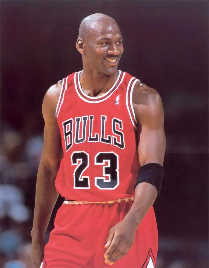 史上收入最高的运动员排名出炉:篮球之神pk梅西c罗,谁是王中王_腾讯新