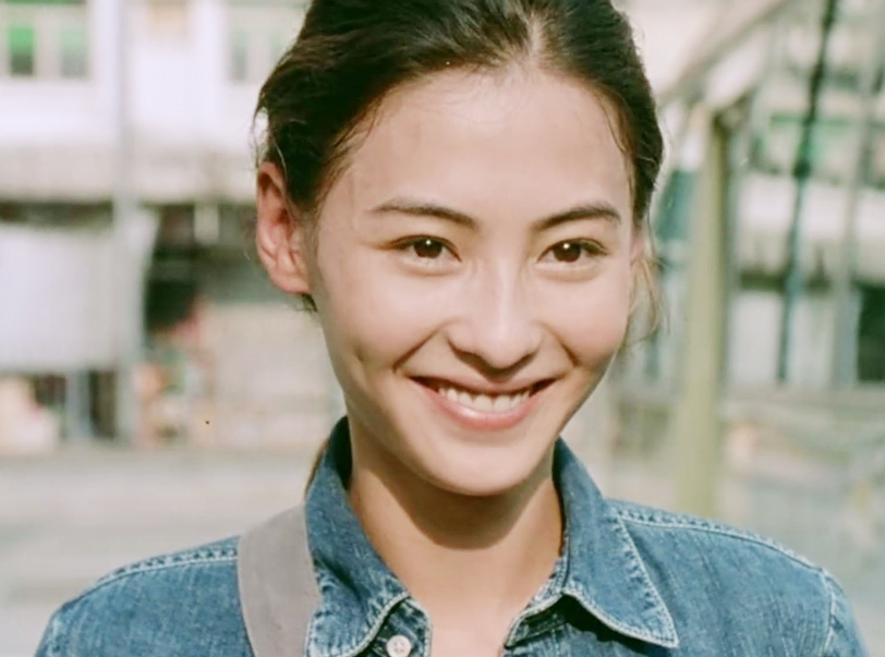 张柏芝娘家人齐当艺人,姐姐穿短裙献唱身材好,弟弟在内地演戏_腾讯