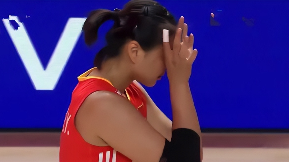 再次泪洒当场,龚翔宇太难了,原因曝光引众怒,请给她们