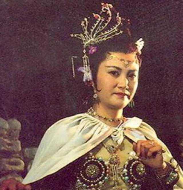 杨春霞：70年代曾红极一时，可她心底最大的痛，是深爱的人，已离开17年_腾讯新闻