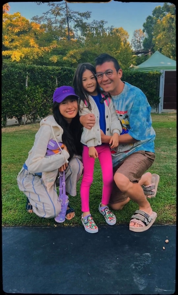 陈冠希晒老婆视角照与6岁女儿嘴对嘴亲吻直呼很浪漫毫不避嫌