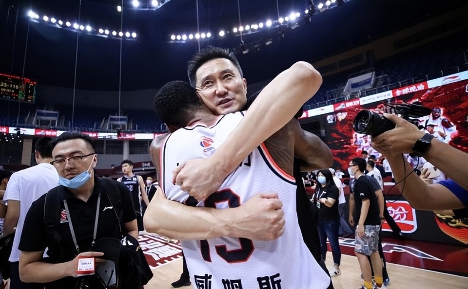 徐杰胡明轩合砍41分,太猛了_腾讯新闻