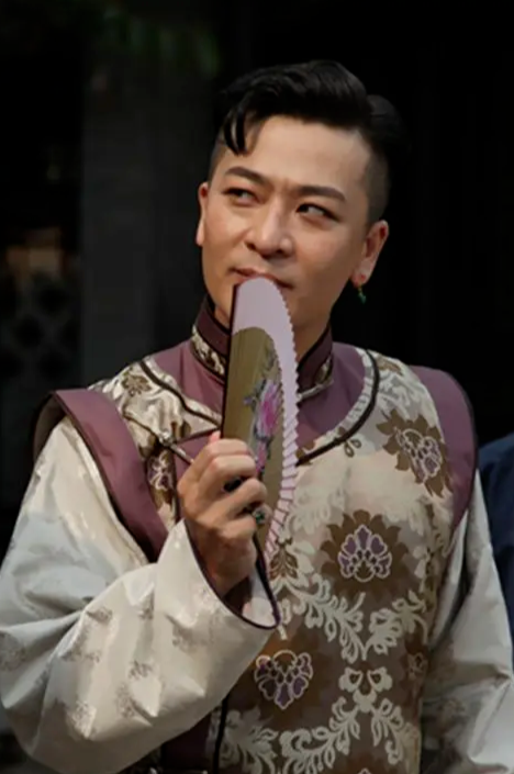 你想不到的于毅,出演五十多部影视剧作品,与张学友阿云嘎同台合作音乐