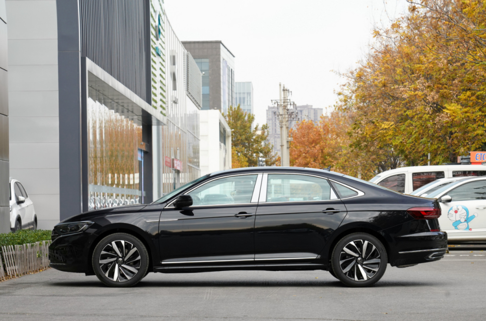 摆出让步姿态,新帕萨特380tsi门槛下探2万,大众是有敬畏心的_腾讯新闻