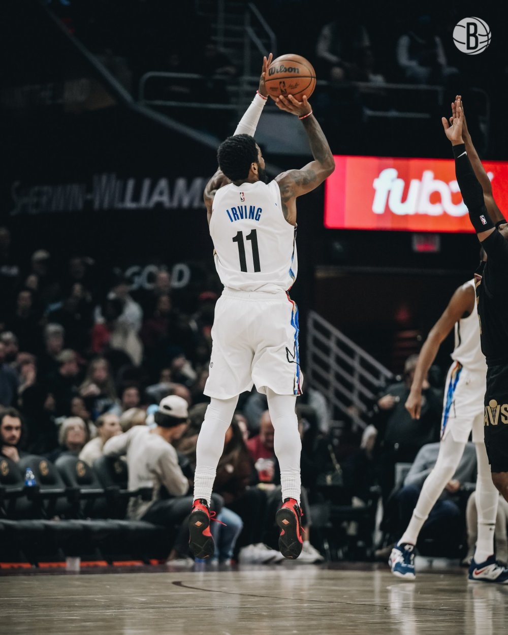 欧文轰32分官方为他全明星拉票搞笑一幕杜兰特示意对手喊暂停