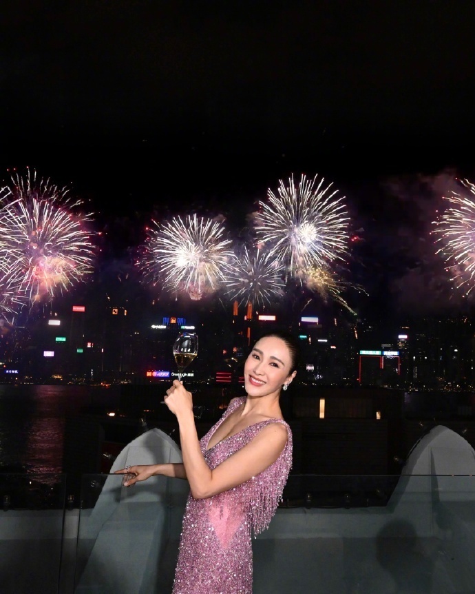 53岁黎姿生日照曝光，曾为残疾弟弟嫁马廷强，如今爱情事业双丰收_腾讯新闻