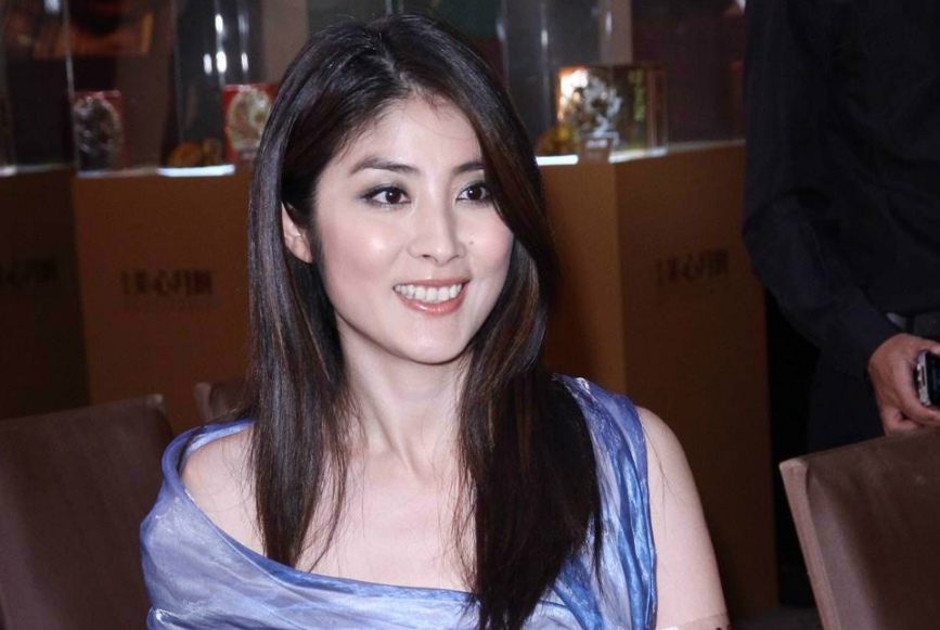 陈慧琳遭遇车祸休养3个月后露面,额头上疤痕明显,化妆也盖不住_腾讯