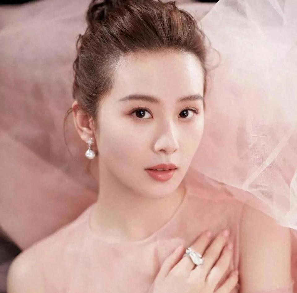 因名字被拖累的15位美女明星；容貌出众却难以正确叫出名字-腾讯新闻