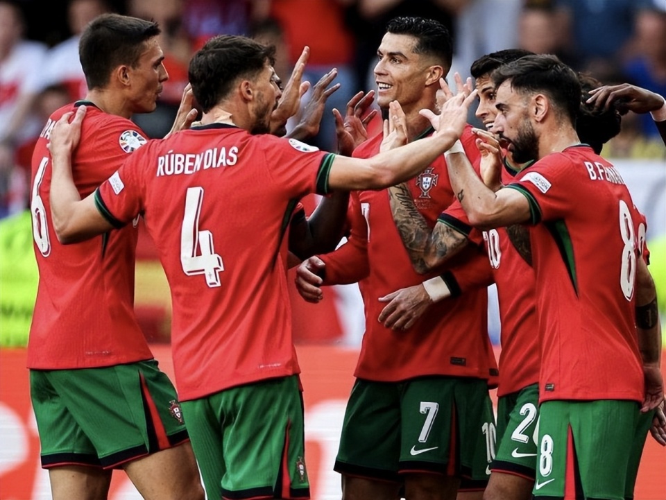 欧洲杯死亡半区!4大争冠热门齐聚 仅1队能进决赛 英格兰获大礼