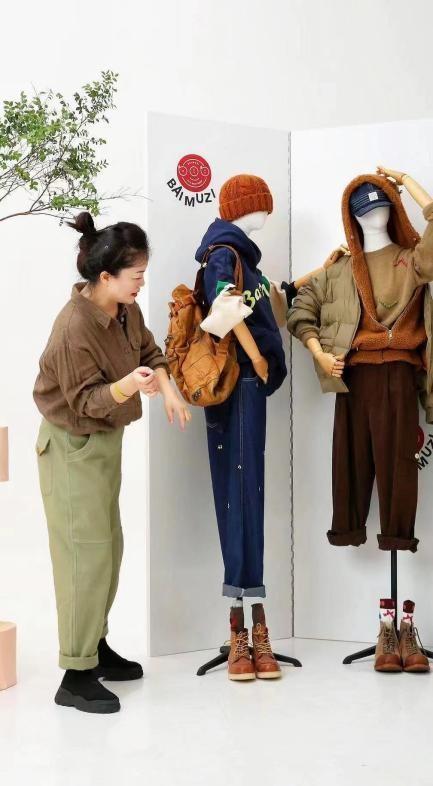 我经营服装店年入千万,因疫情损失巨大,现贴钱养员工