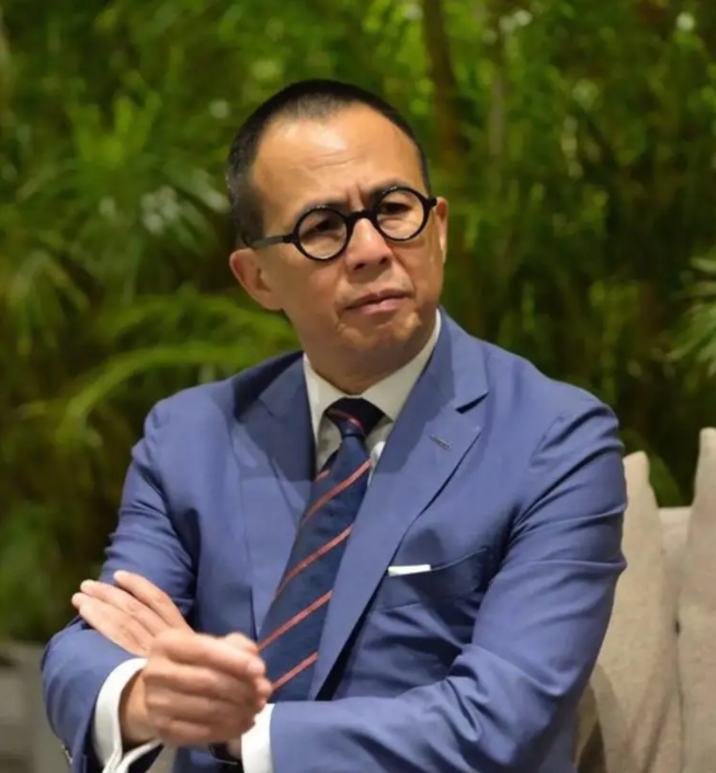 他就是新加坡国父李光耀的小儿子,也是如今新加坡总理李显龙的弟弟.
