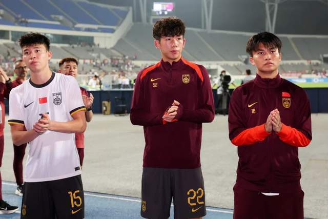 国足换血后首战吞三球完败，惨淡现实下选帅需立足防反