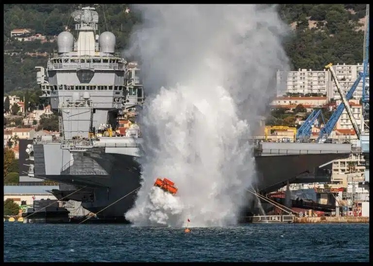 海外談中國:中國福建號航空母艦開始進行電磁彈射器測試_騰訊新聞