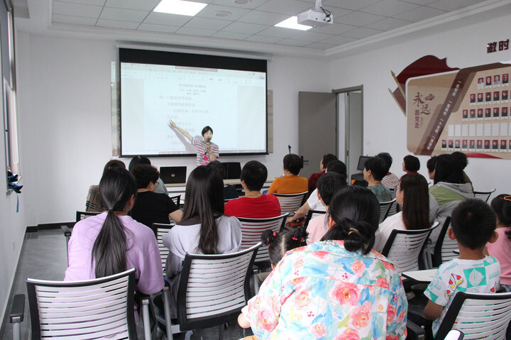 努力把文化之力注入乡村!