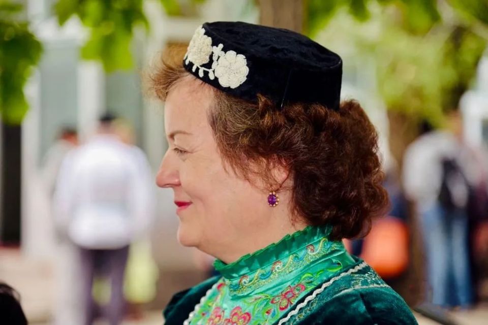 新疆"洋婆婆"的塔塔尔族文化传承路