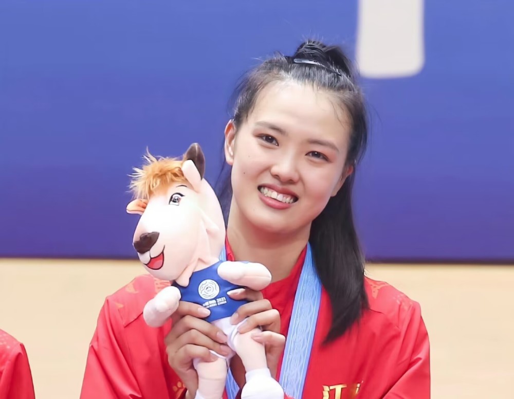 张常宁更新视频,回归排球赛场展示技术,宝宝或已经做出新选择!