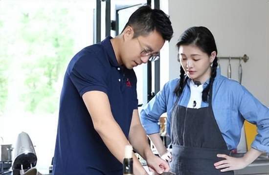 徐杰晒春节合影！父母已住3层豪华别墅却很朴素，女儿已嫁人生子冬瓜可以和什么海鲜一起煮2023已更新(网易/今日)