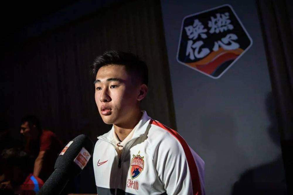 最近,现役国脚戴伟浚与深圳队的欠薪纠纷引发了关注.