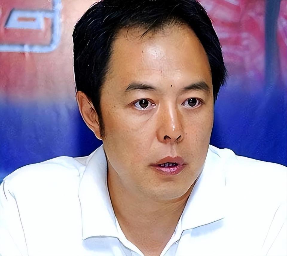 66岁就坐上轮椅的张铁林,已经变成了一个"笑话"_腾讯新闻