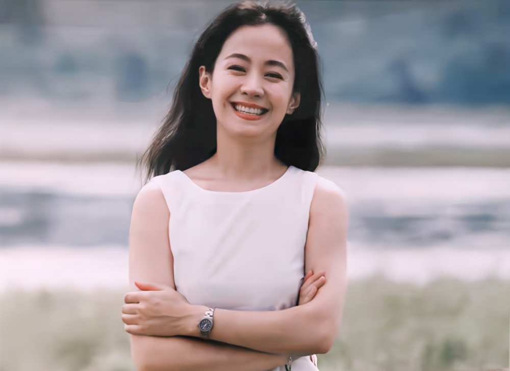 她曾是一代人的女神,与著名导演离婚后一直独身,55