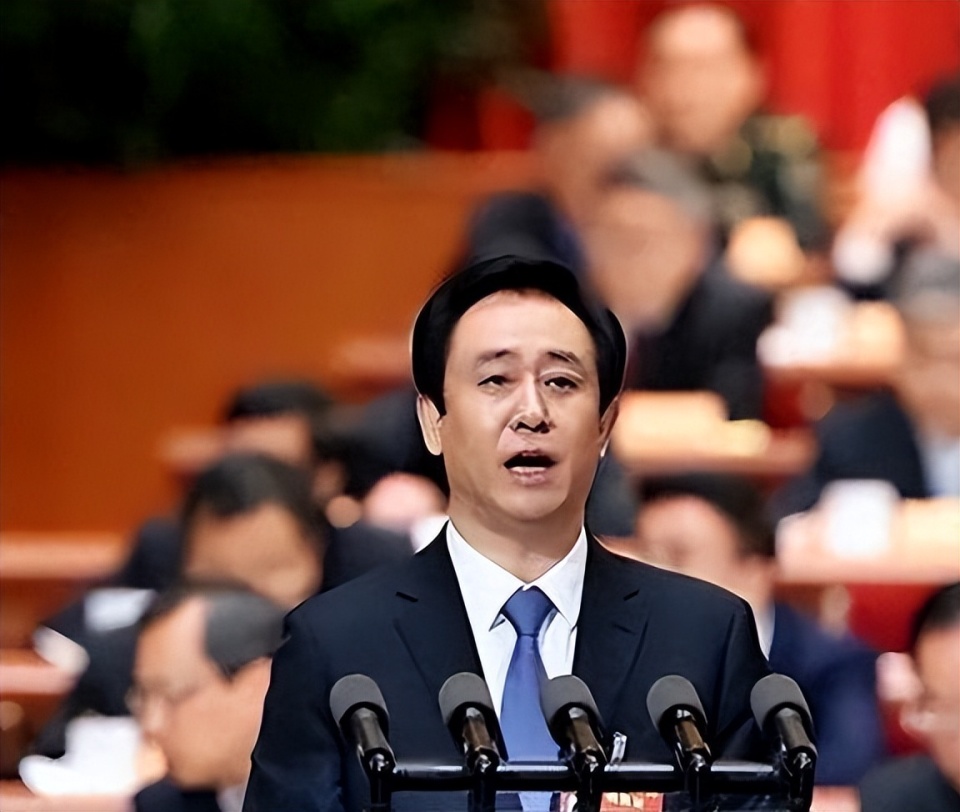 借4097万给小儿子逾期每天要827万利息许家印前妻在搞什么