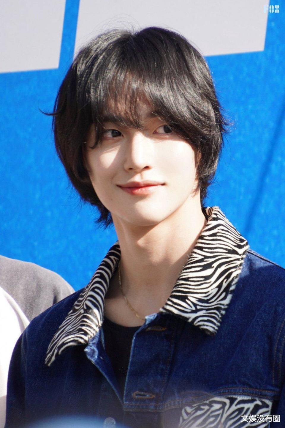 五代神颜？RIIZE元彬饭拍出圈，被赞“拯救了SM花田”_腾讯新闻