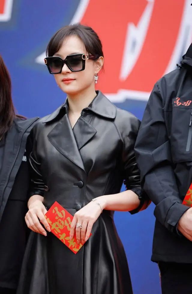 孙俪新剧开机:44岁胡杏儿头顶的白发,治好了我的「年龄焦虑」_腾讯