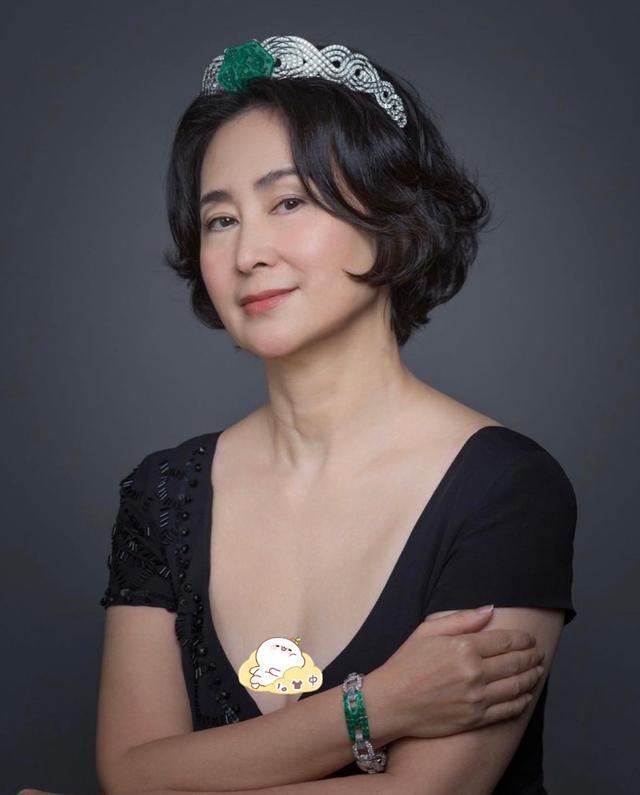 和紫水晶围脖项链,其中胸针出自卡地亚首位女性创意总监贞·杜桑之手