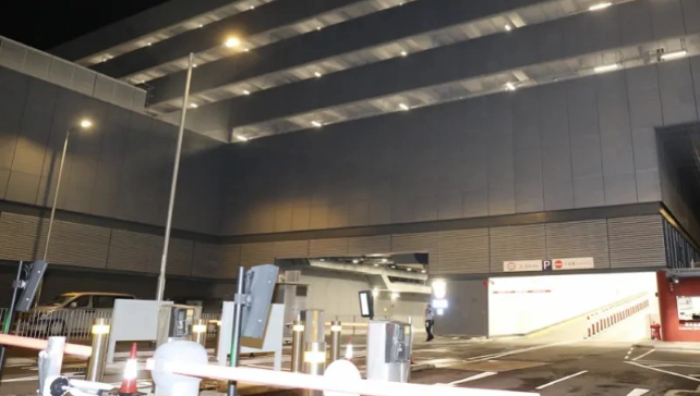 36岁男子遭歹徒持刀砍伤，香港机场黄金劫案4男3女被拘捕
