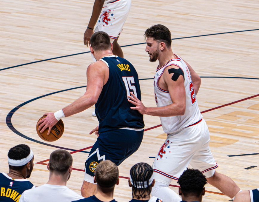 四位首發倒下，陣容快湊不齊！NBA最無助豪門，這也是拋棄威少的代價 - 