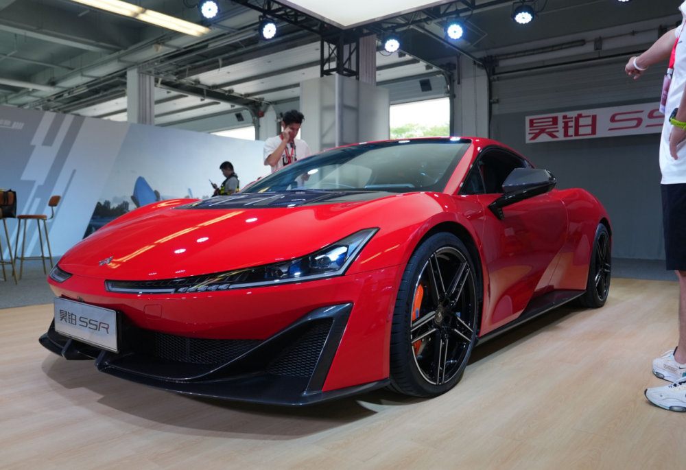 国产跑车有排面了,昊铂ssr起步128.6万,全碳车身,1.9秒破百