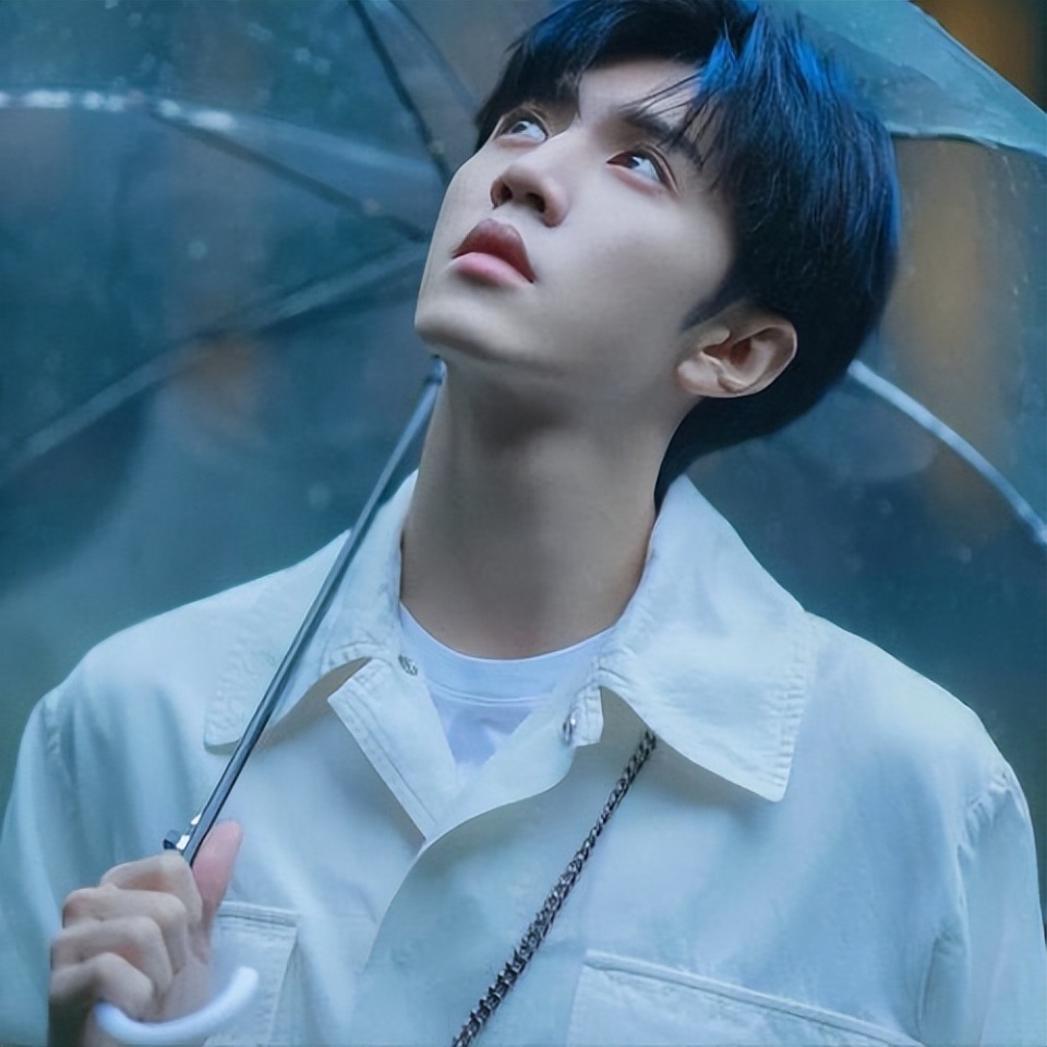 凭颜值圈粉,以实力证明自己,陈哲远离爆火还有多远?_腾讯新闻