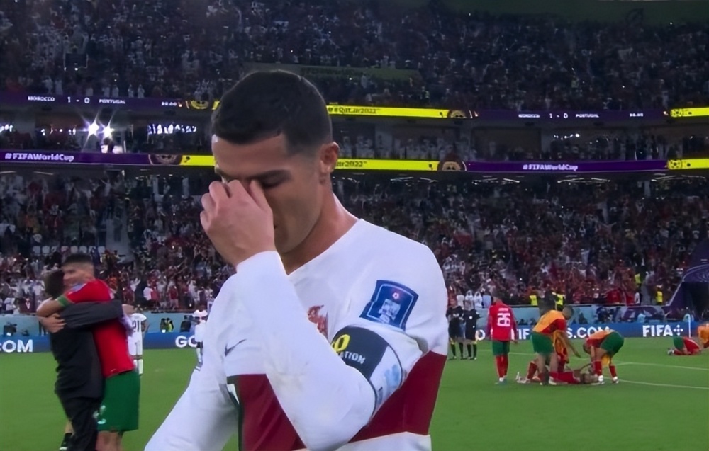 再见c罗5次征战世界杯遗憾收场赛后痛哭离场历史地位或不及梅西