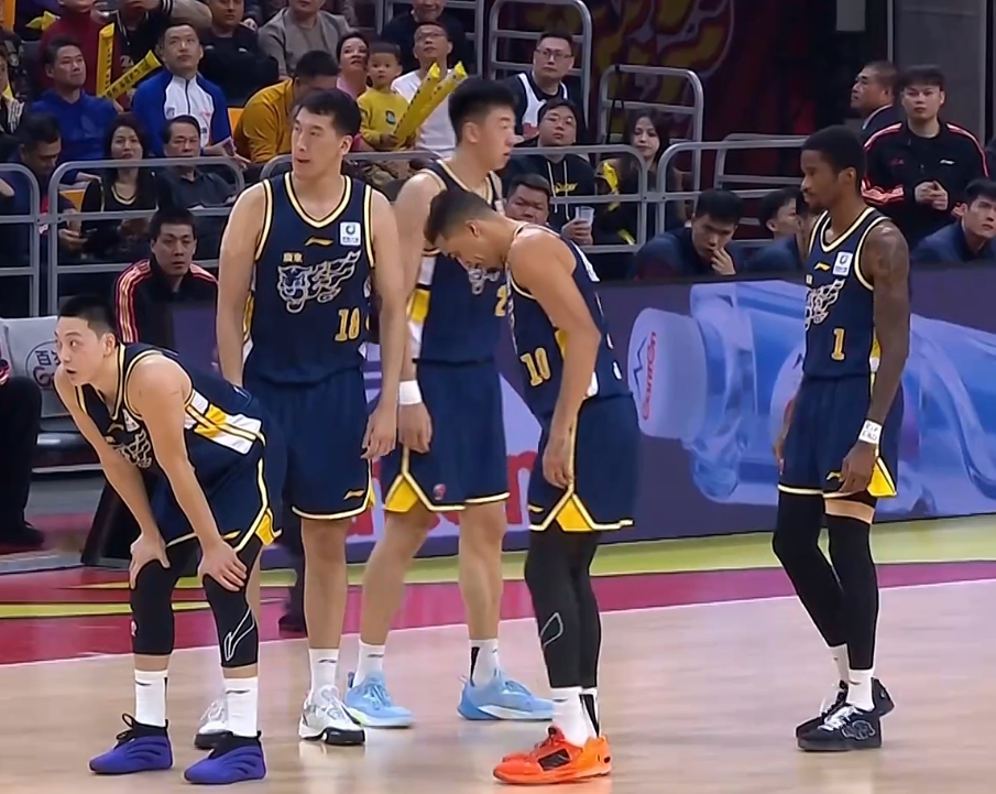 廣東vs北控前瞻：杜鋒主場40分大敗欲反彈，胡明軒徐傑PK廖三寧 - 