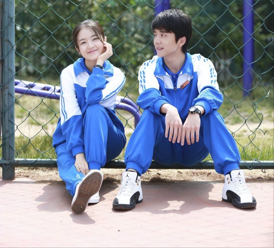 李兰迪14岁至25岁颜值变化:有过颜值尴尬期,但每年都很漂亮_腾讯新闻