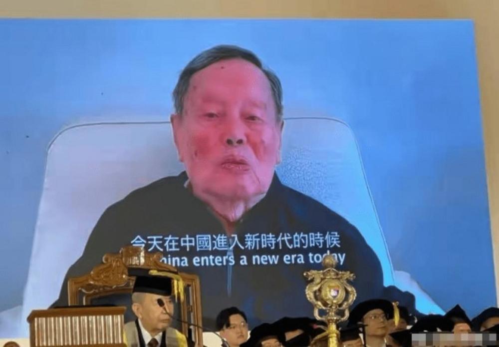 李天一出狱后照片首曝光！伸着大拇指笑对镜头，父母陪伴在侧怎样让三年级的孩子学好英语2023已更新(今日/知乎)怎样让三年级的孩子学好英语