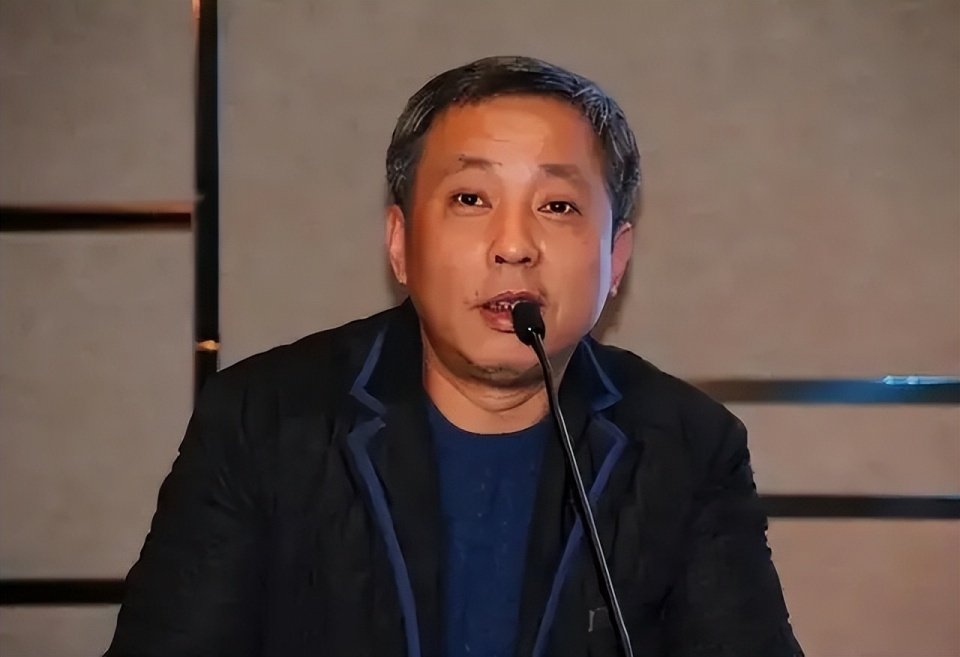 当然刘益谦收藏不仅仅是爱好而已,他也是在这个领域实打实赚到钱的.