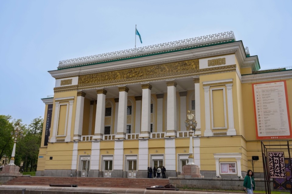 阿拜剧院,阿拉木图必打卡景点,建筑独具哈萨克民族特色