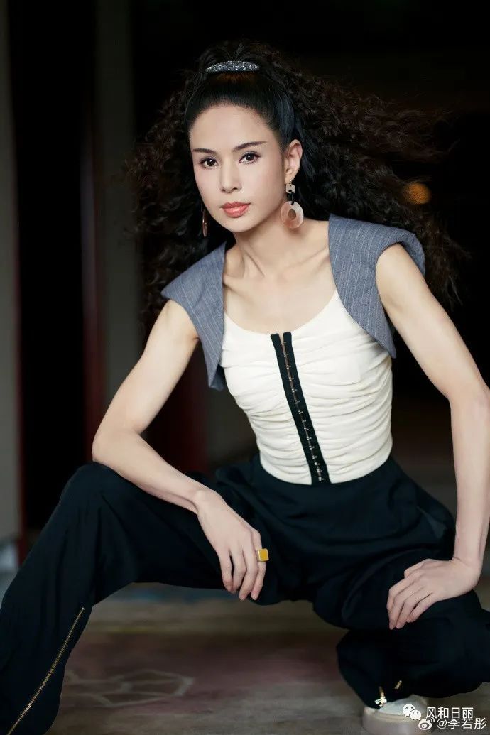 今天是李若彤57岁生日她活出了最轻松最强韧的样子