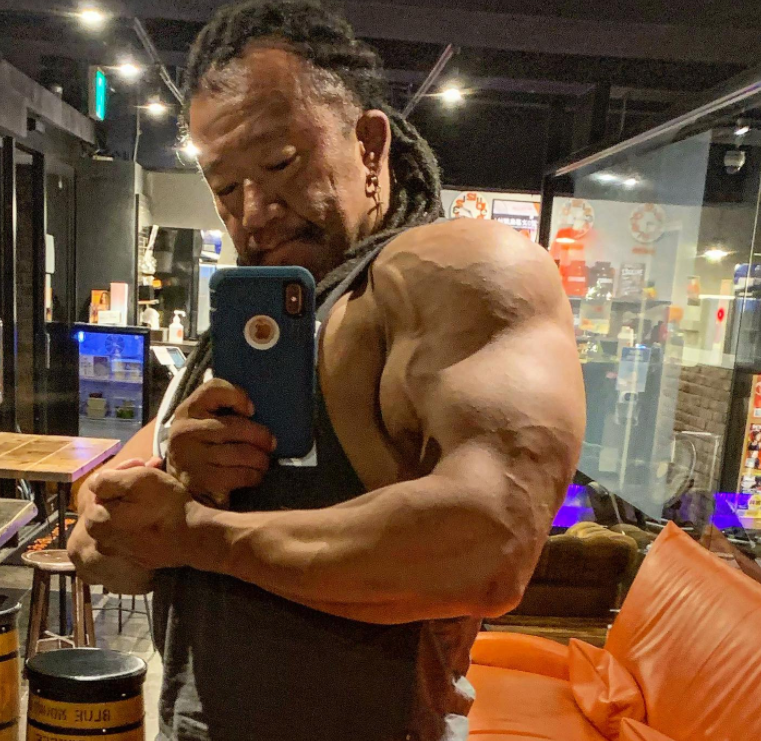 30岁拉丝哥靠药物增肌,最后猝死在女友怀中