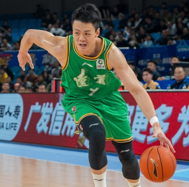 威爾斯26+4獻關鍵罰球！遼寧險勝寧波避連敗 付豪16+10馬丁14分 - 