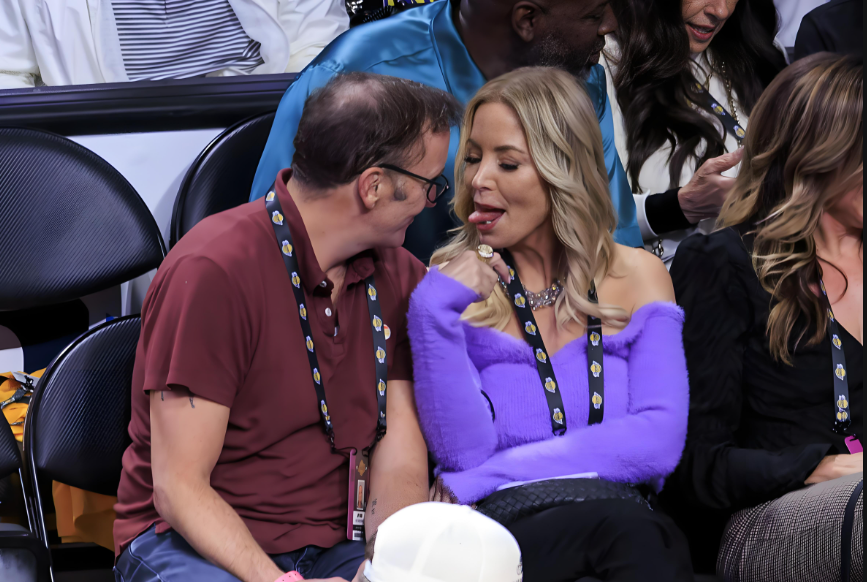 珍妮-巴斯和老公分居不同楼层 这种相处模式一般情侣能受得了?