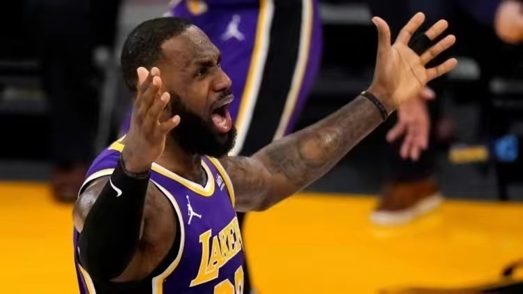 先后为詹眉,kd豪阵背锅,真毒瘤却