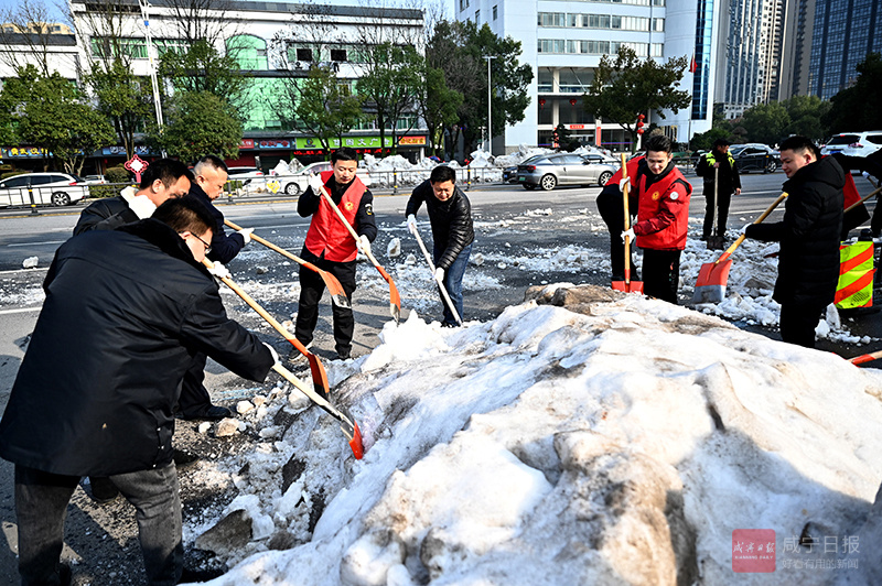 让文明之光普照香城大地——咸宁市"万人洁城"文明