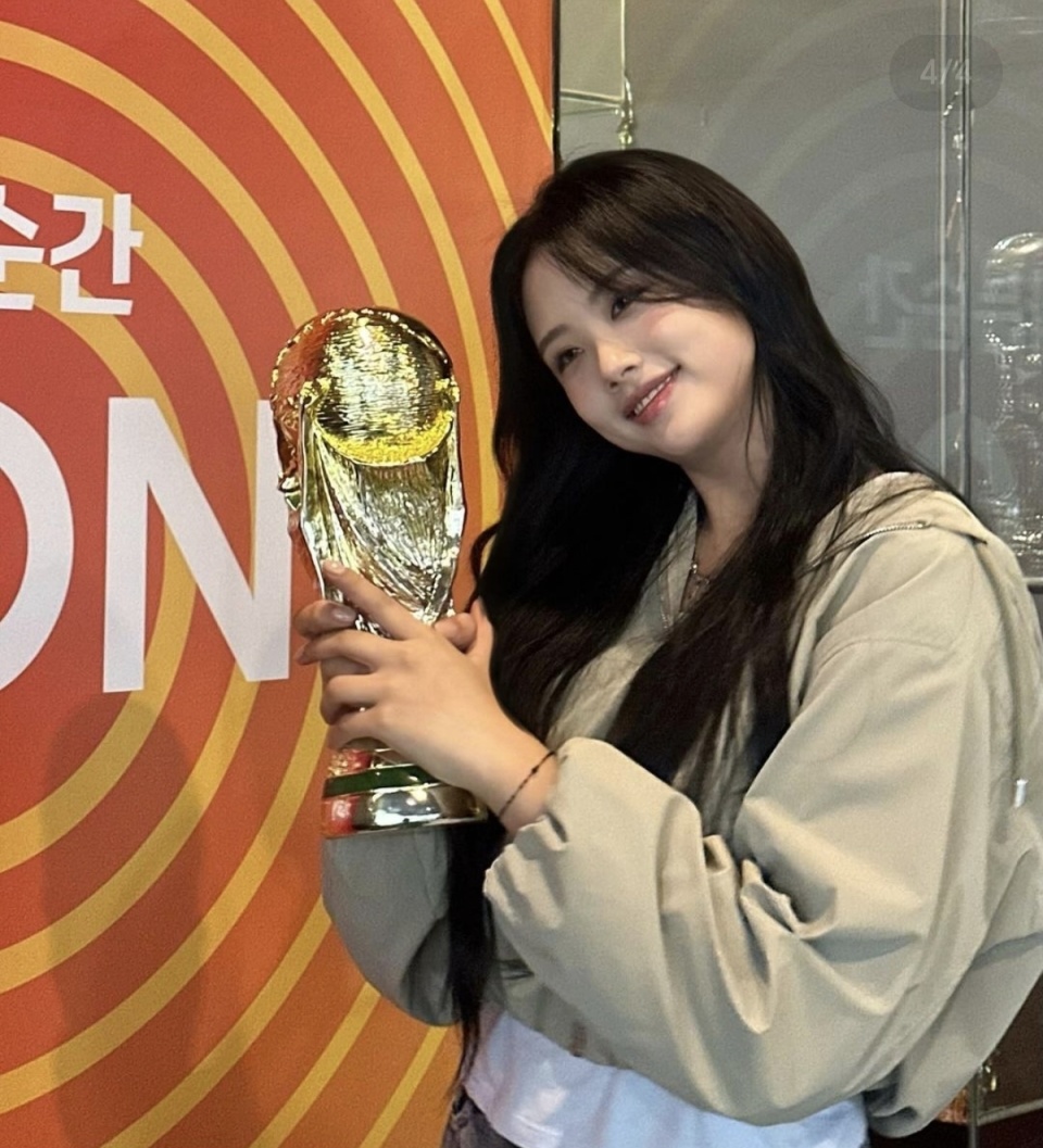 李东国女儿成熟外貌引关注,在诗的时尚穿搭,尽显休闲风