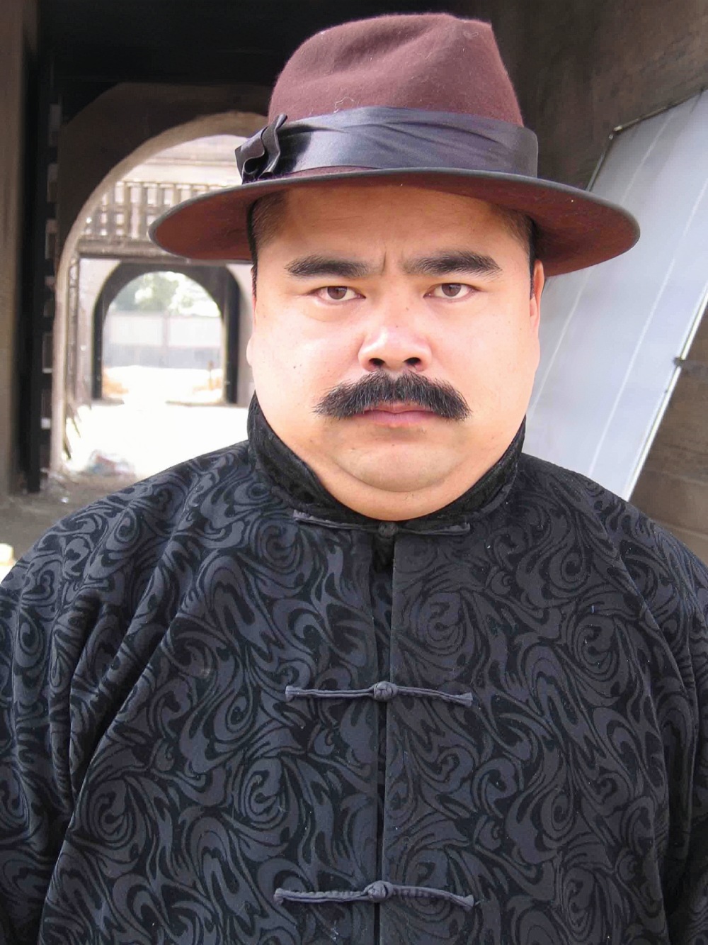 演员刘金砸 iphone引热议,"果粉"们破防了