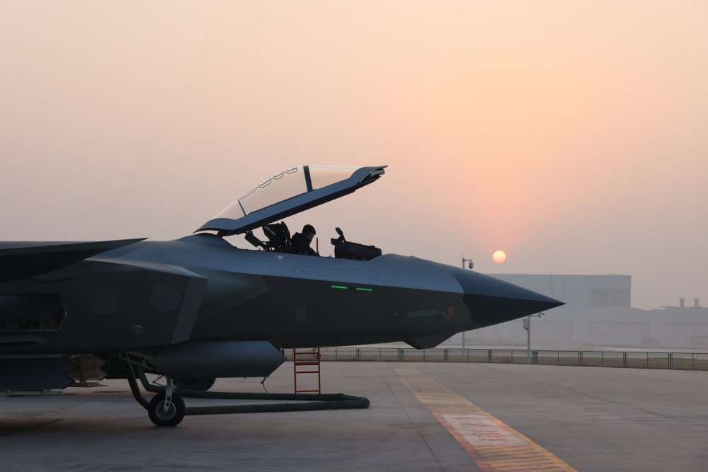 歼20首飞12周年之际,航空工业成飞完成新年第一飞!