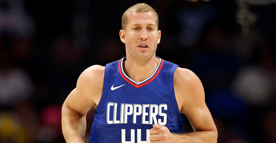 北京时间11月8日,据espn报道,快船中锋梅森-普拉姆利遭遇左膝内侧副