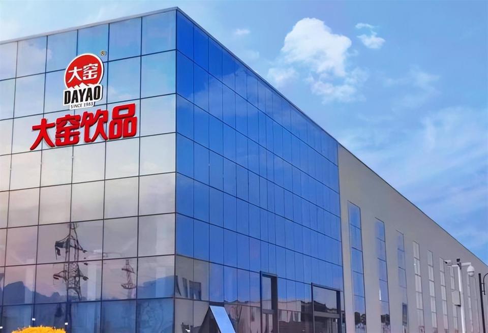 一年热卖32亿！中国最土饮料重返江湖，打得可口可乐措手不及_腾讯新闻