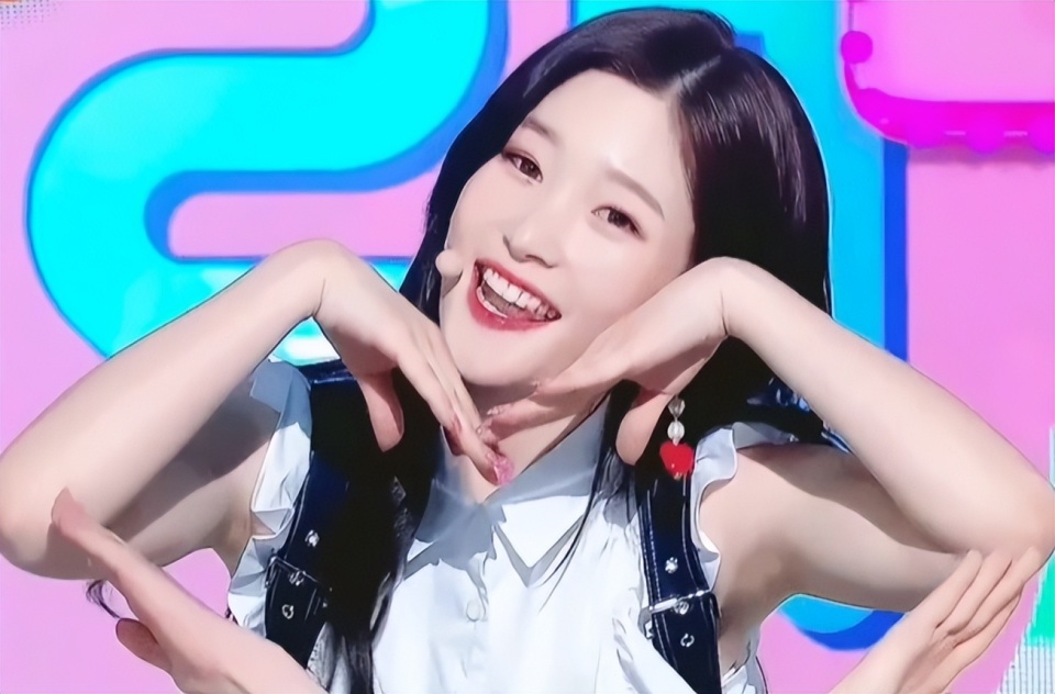 郑采妍选秀时期一战封神,坦诚自己曾动过鼻子,温婉气质动人97年12月生